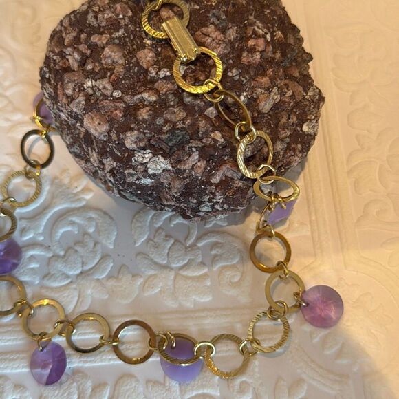 Vintage Bright Gold Tone Amethyst Faceted Plastic Bead Necklace With Filigree Ta - Picture 13 of 15